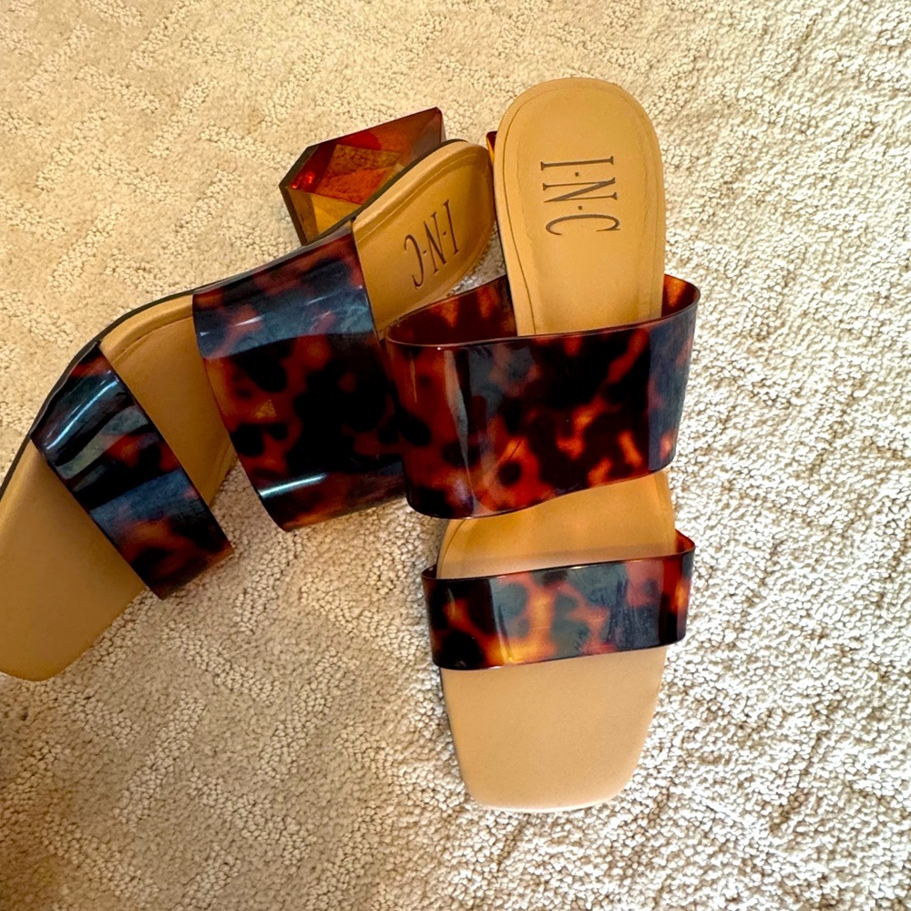 SO cute lucite heel INC shoe size 7